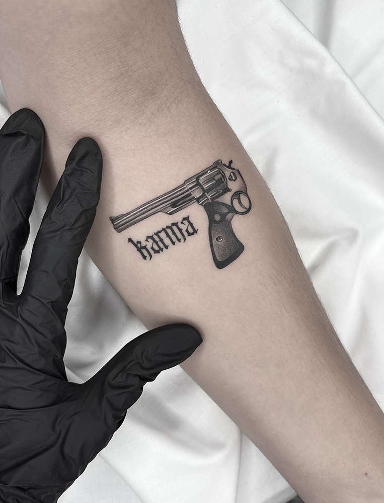 Tatuaje de microrealismo realizado en Real Black Tattoo